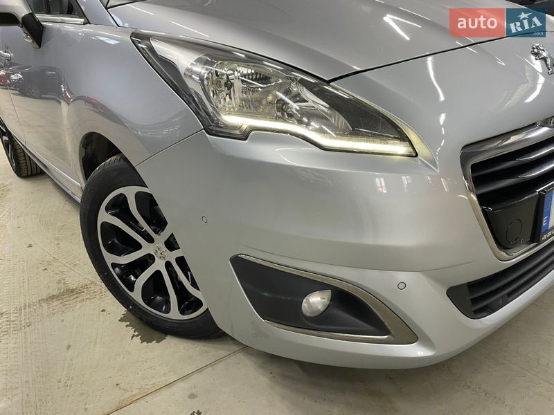 Peugeot 5008 2015
