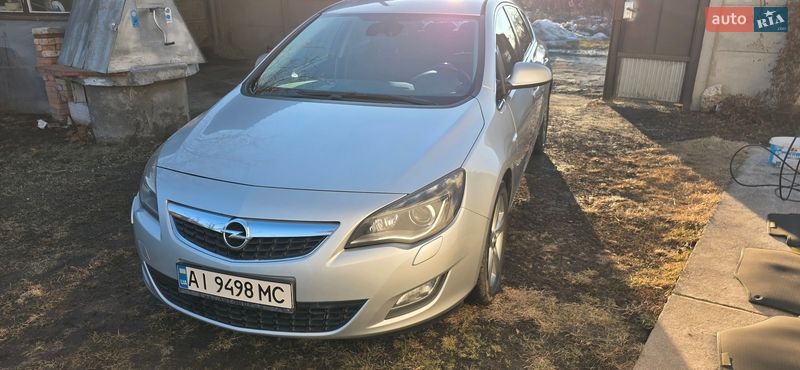 Opel Astra 2011