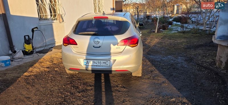 Opel Astra 2011