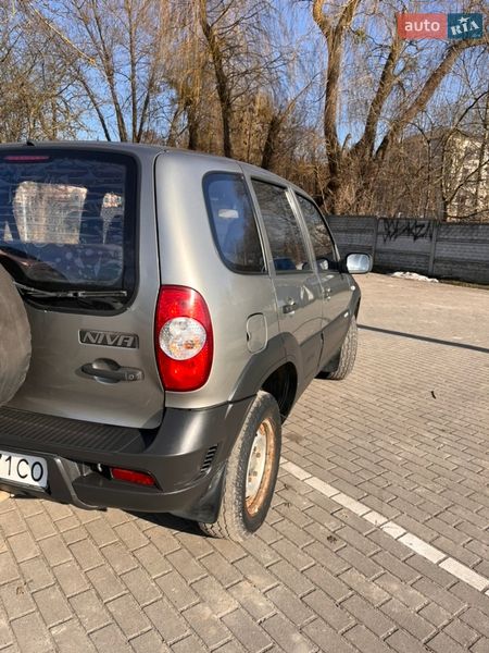 Chevrolet Niva 2011