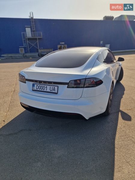 Tesla Model S 2023