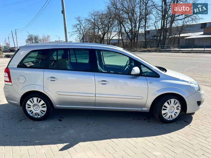 Opel Zafira 2012
