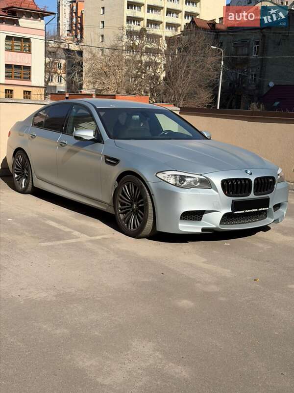 BMW M5 2012