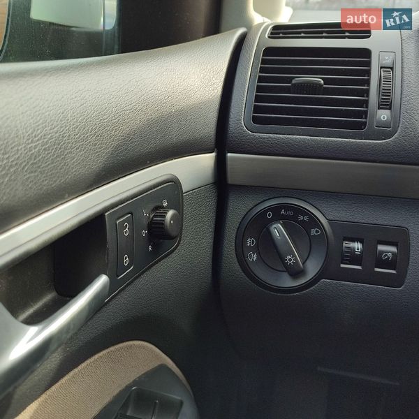 Volkswagen Touran 2009