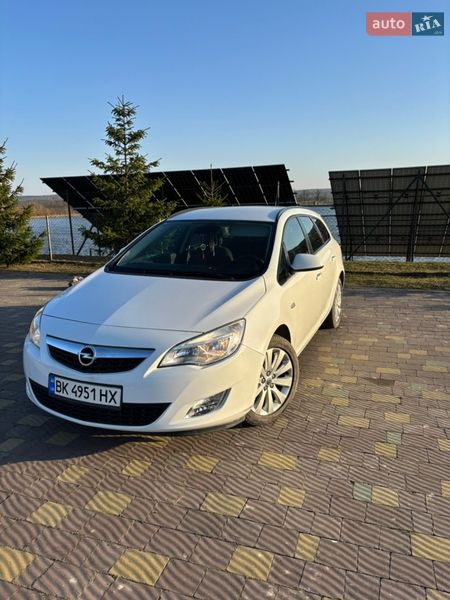 Opel Astra 2011