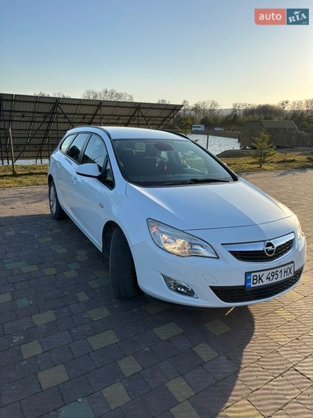 Opel Astra 2011