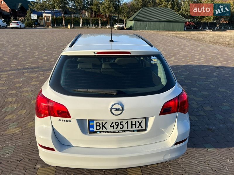 Opel Astra 2011