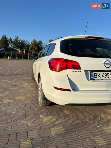 Opel Astra 2011