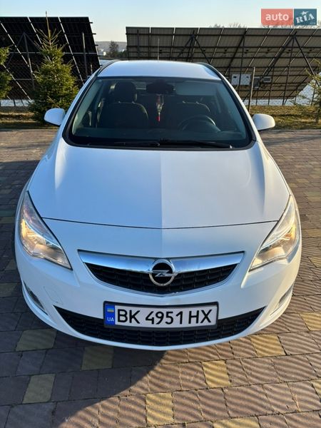 Opel Astra 2011