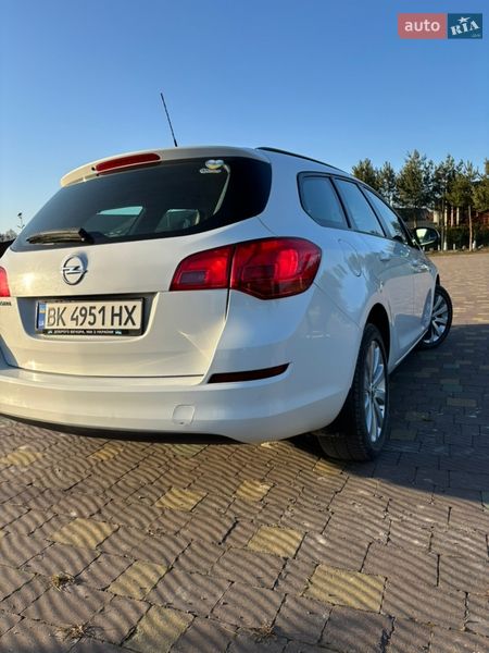 Opel Astra 2011
