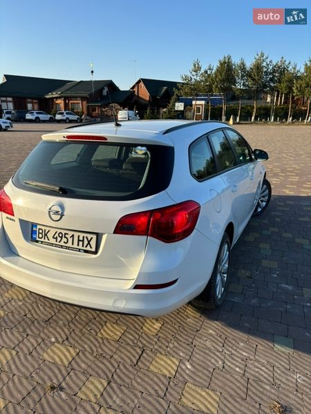 Opel Astra 2011