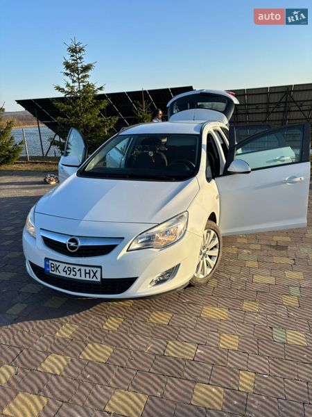 Opel Astra 2011