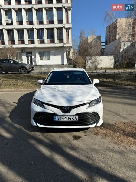 Toyota Camry 2019