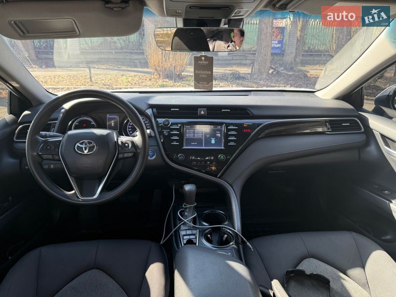 Toyota Camry 2019