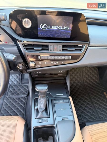 Lexus-8
