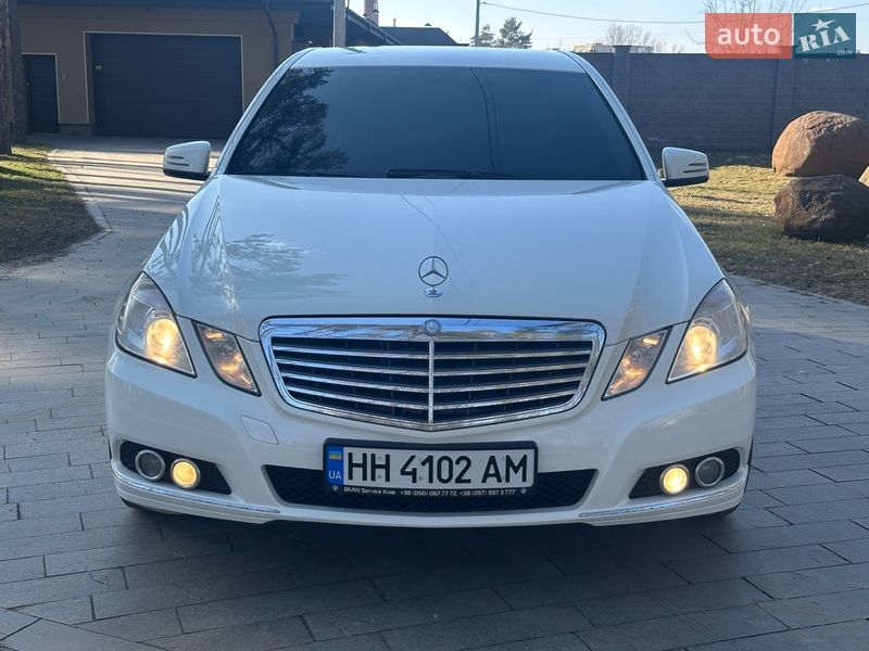 Mercedes-Benz-16