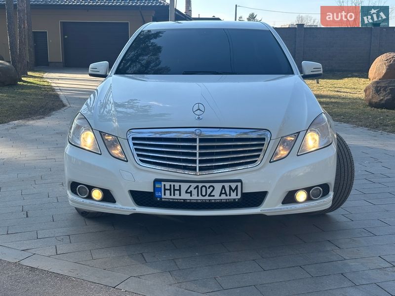 Mercedes-Benz-17