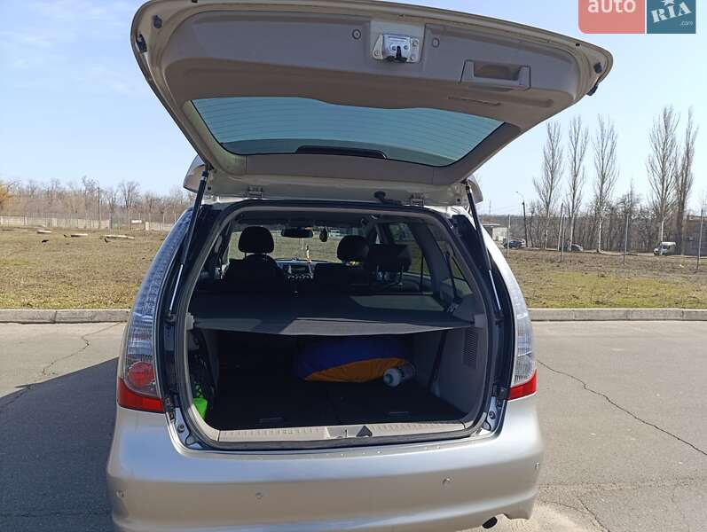 Mitsubishi Grandis 2008