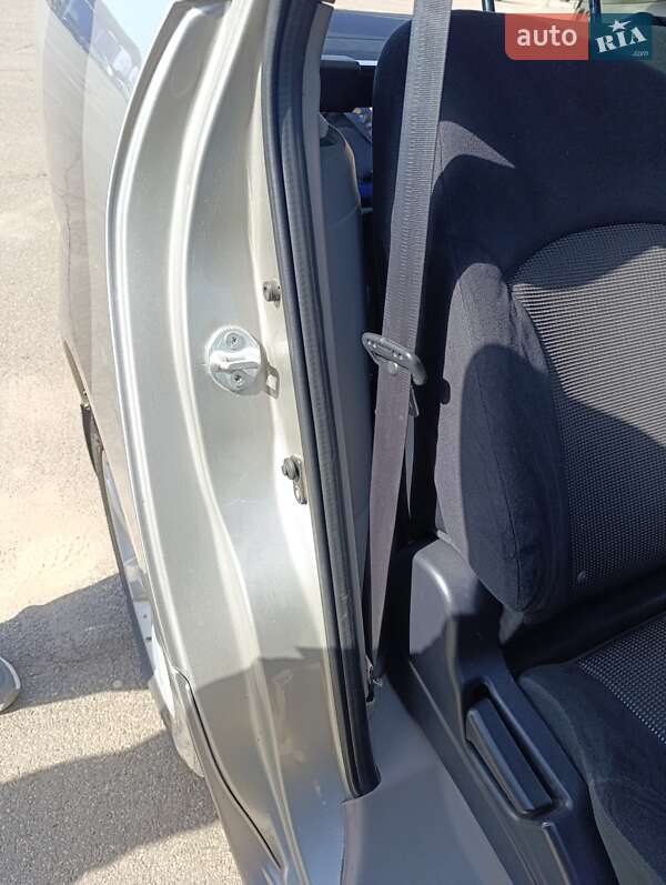 Mitsubishi Grandis 2008