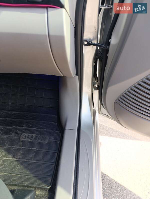 Mitsubishi Grandis 2008