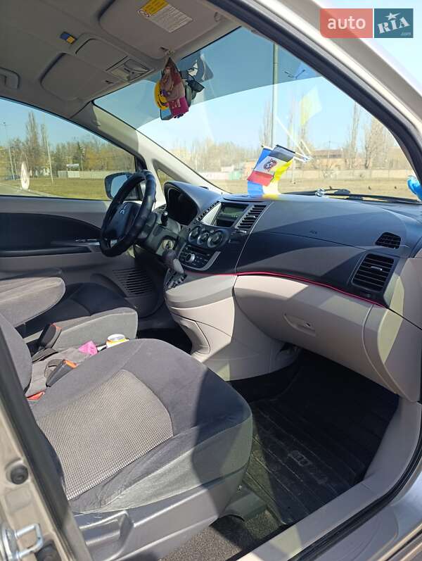 Mitsubishi Grandis 2008