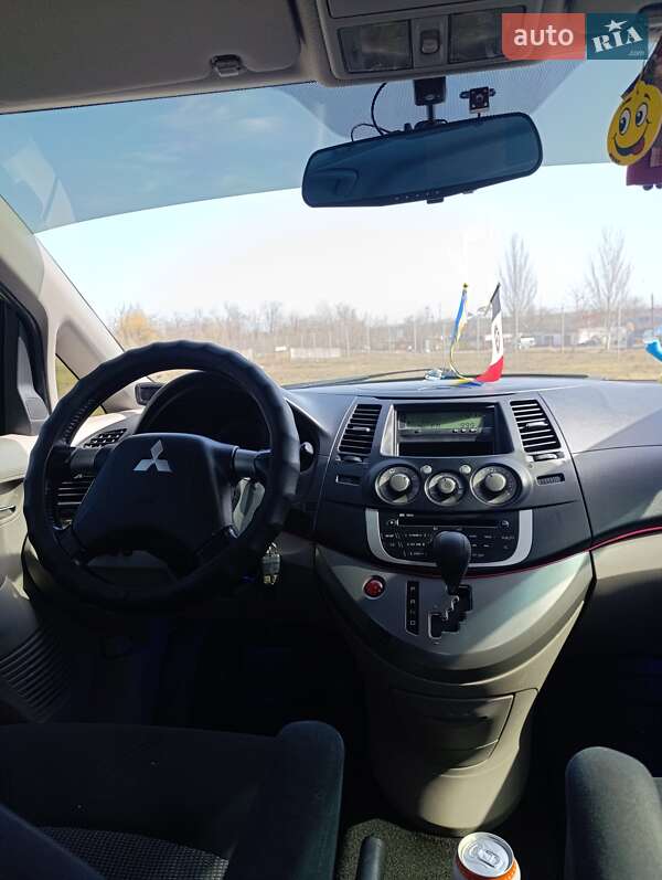 Mitsubishi Grandis 2008