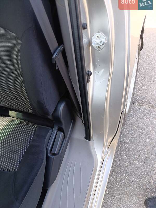 Mitsubishi Grandis 2008