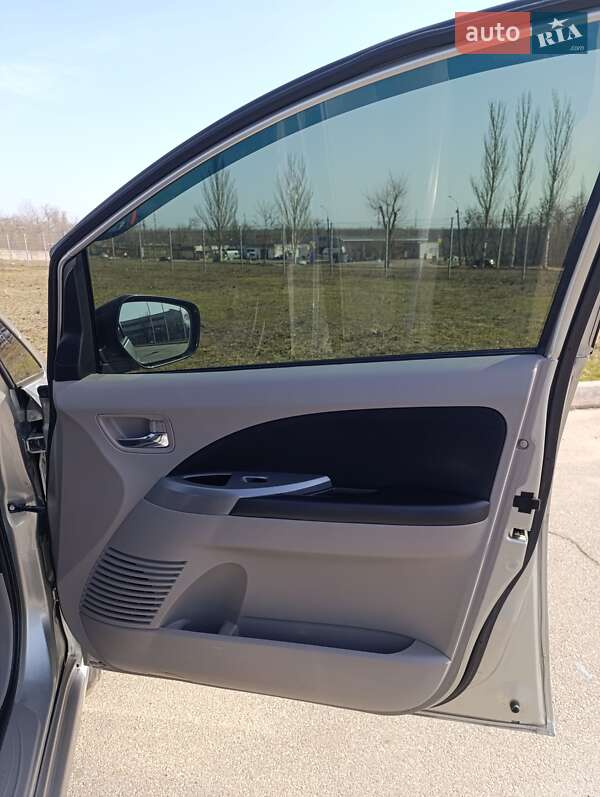 Mitsubishi Grandis 2008