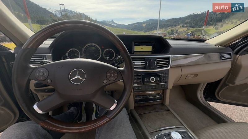 Mercedes-Benz-8