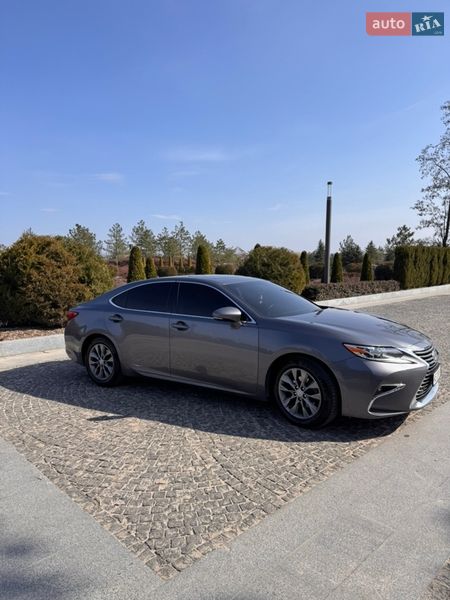 Lexus-5
