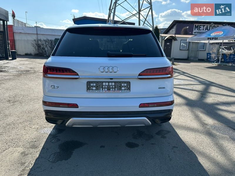 Audi-8