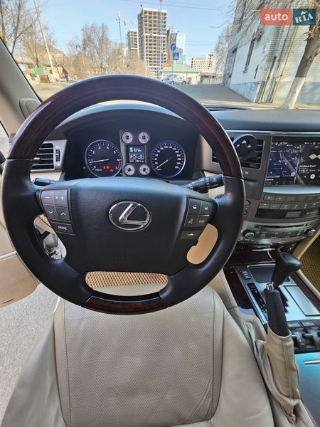 Lexus-26