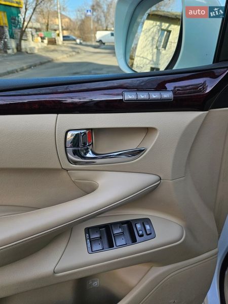 Lexus-15