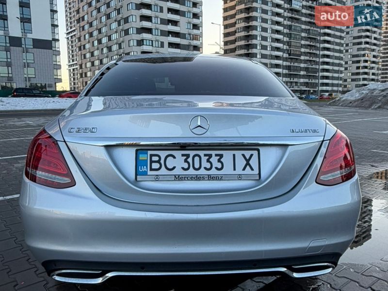 Mercedes-Benz-9