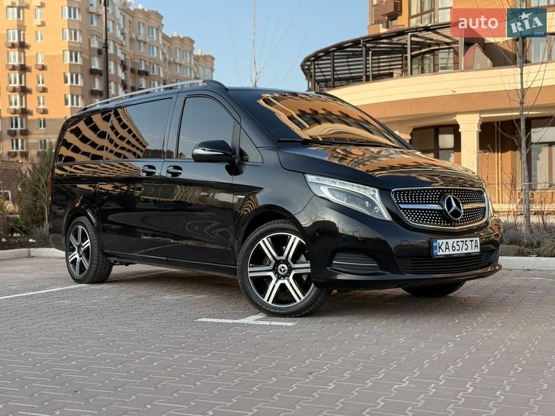 Mercedes-Benz-11