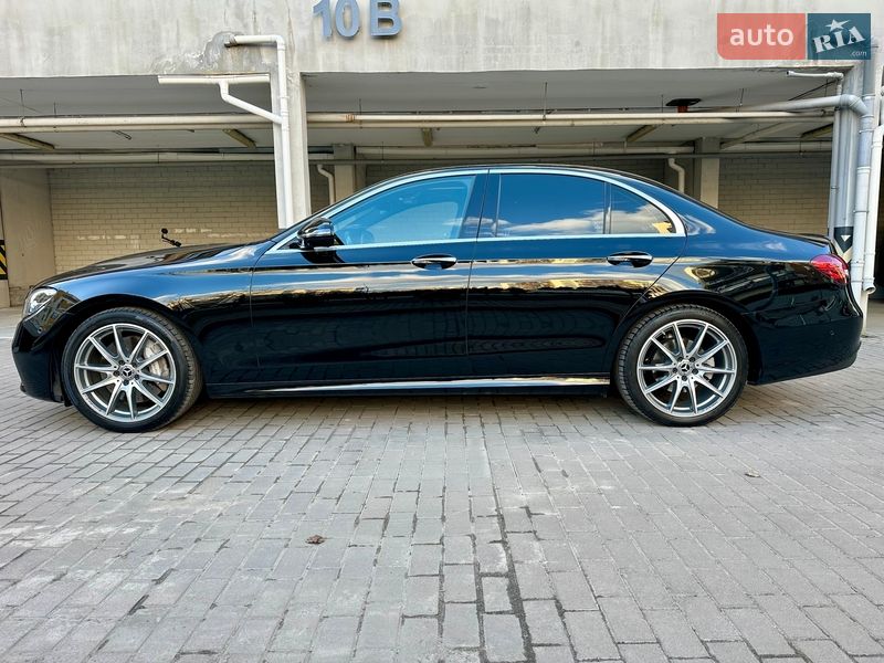 Mercedes-Benz-23