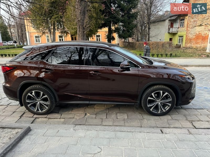 Lexus-16