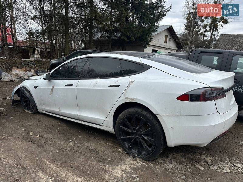 Tesla-18