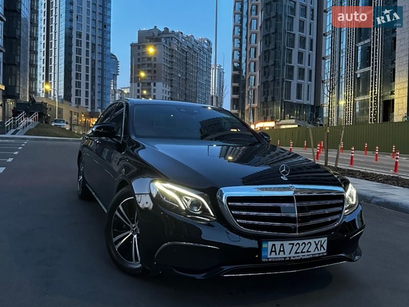 Mercedes-Benz-25