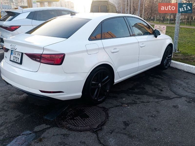 Audi-0