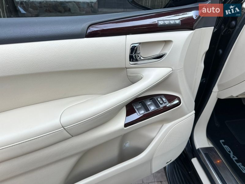 Lexus-126