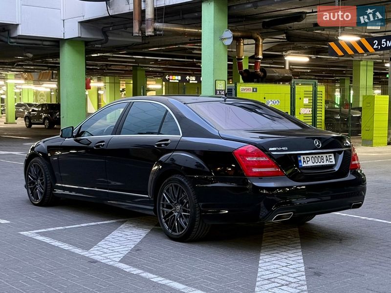 Mercedes-Benz-8
