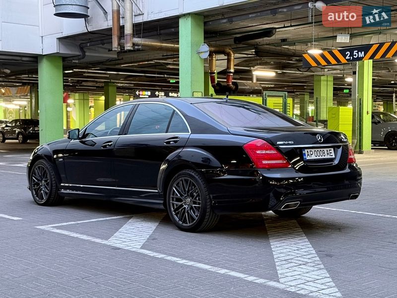 Mercedes-Benz-9