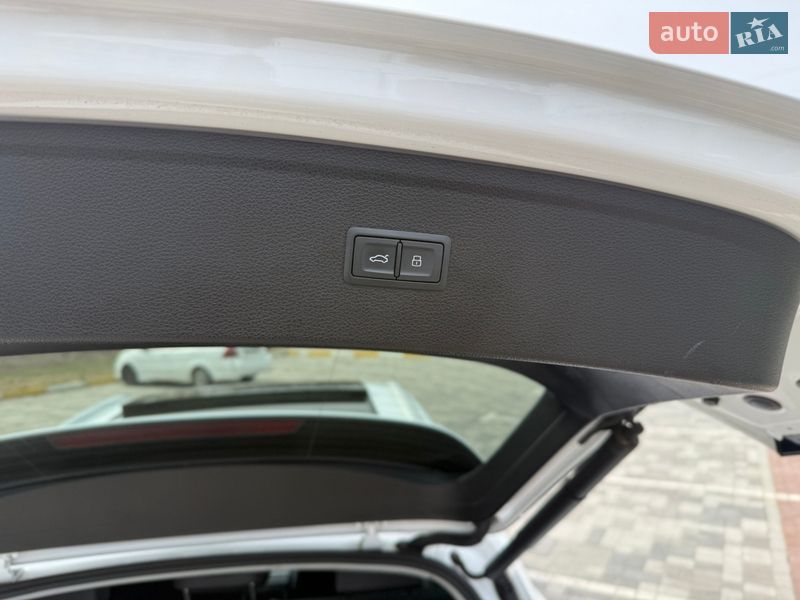 Audi-0