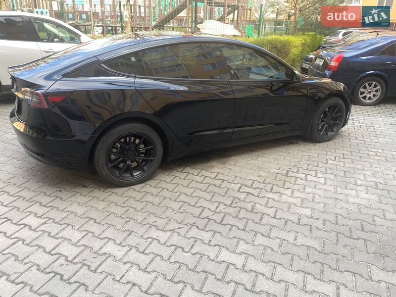 Tesla-0