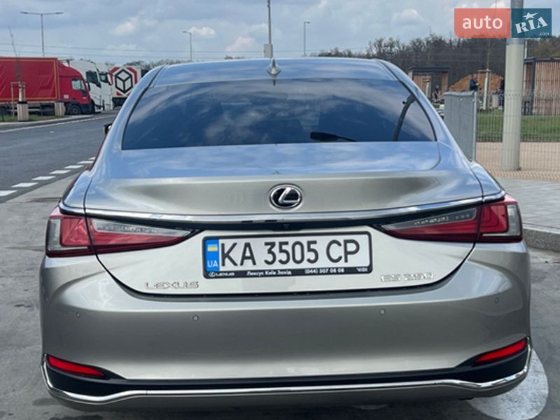 Lexus-2