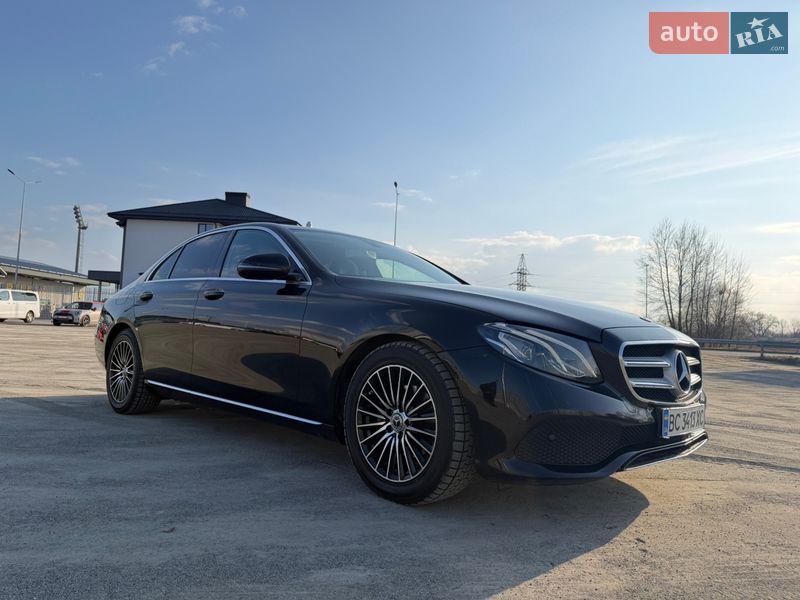Mercedes-Benz-0
