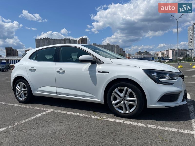 Renault-9