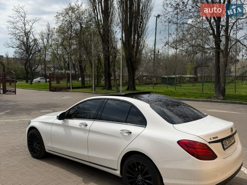 Mercedes-Benz-9