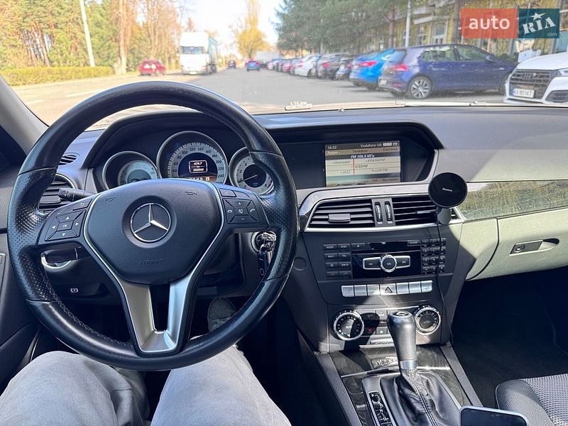 Mercedes-Benz-18